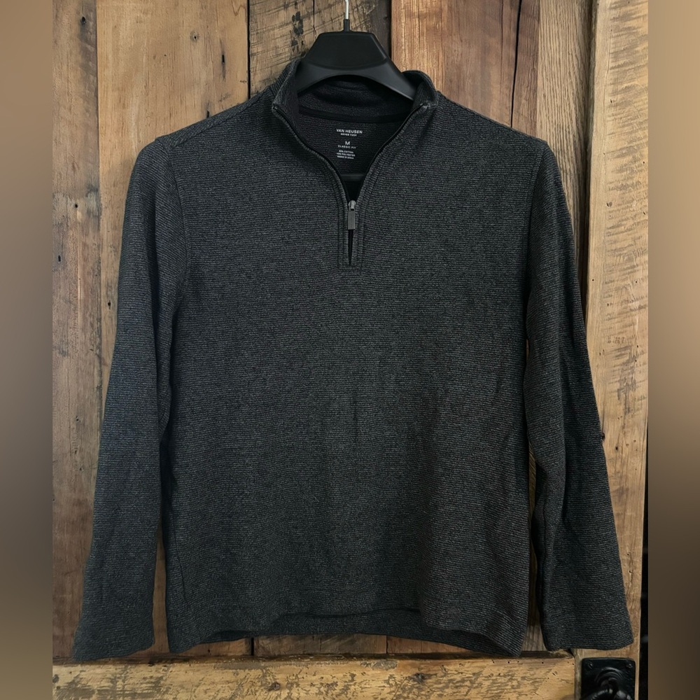 Men’s Van Heusen Never Tuck 1/4 Zip Pullover- Gray - size Medium